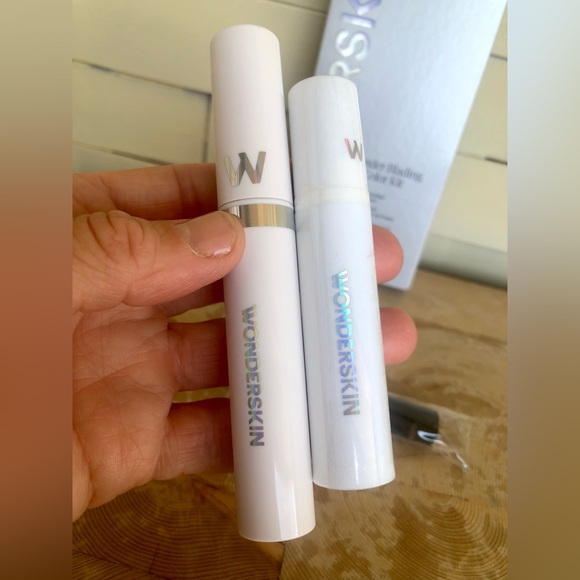 Wonderskin Lip Color Kit with Applicator (Shade Divine) - Picture 6 of 7